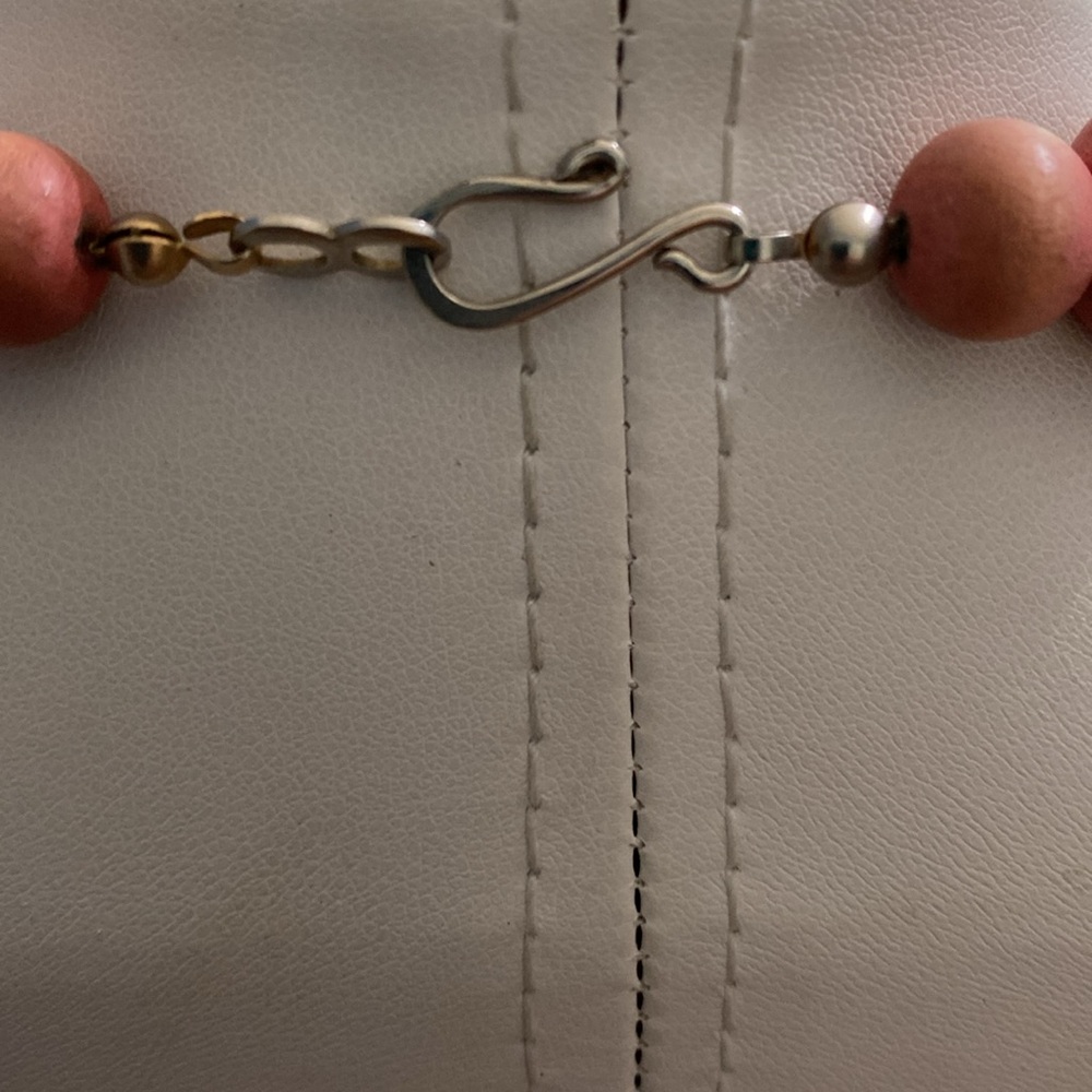 10/$10 Pink wood Bead Necklace - Picture 3 of 4